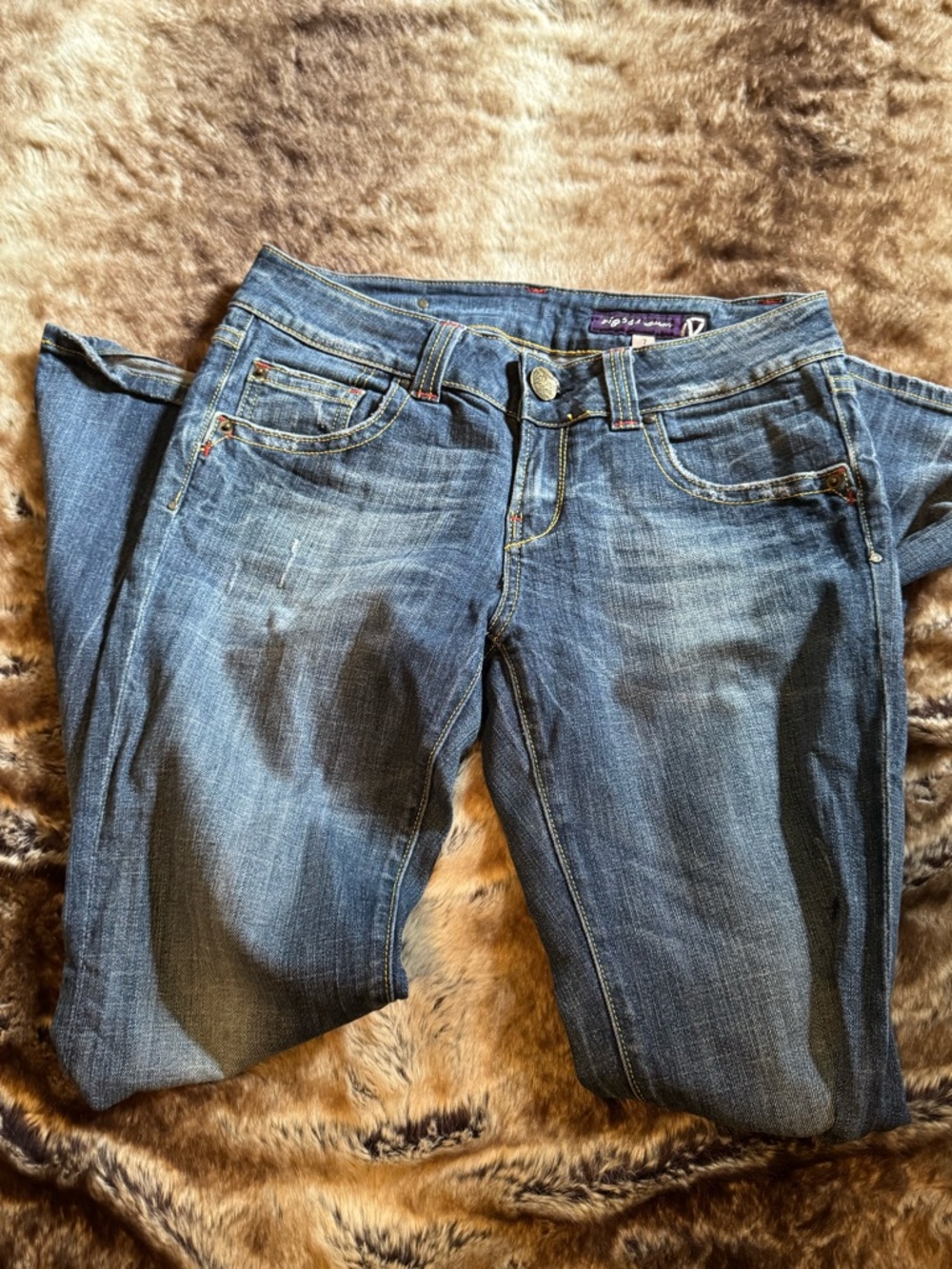 Vigoss Size 7 dark wash distressed Jeans Boot cut denim 31 inseam